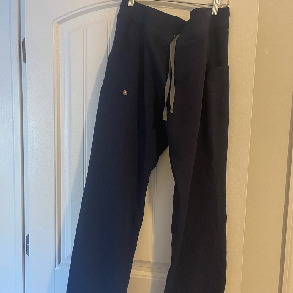 Figs Kdae navy scrub pants.